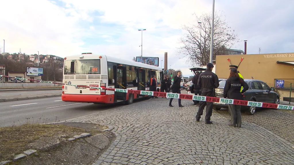 Střelba v autobusu MHD