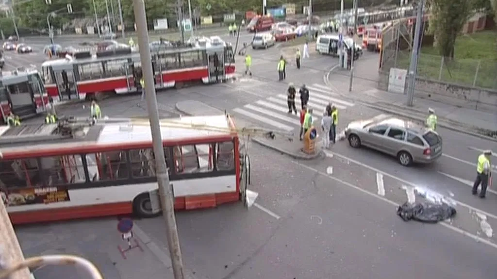 Nehoda tramvaje a trolejbusu v Brně