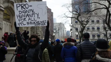 V Chicagu protestují proti rozhodnutí neobžalovat Darrena Wilsona