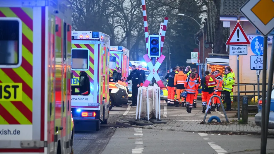 Zásah německých policistů a záchranářů po útoku ve vlaku