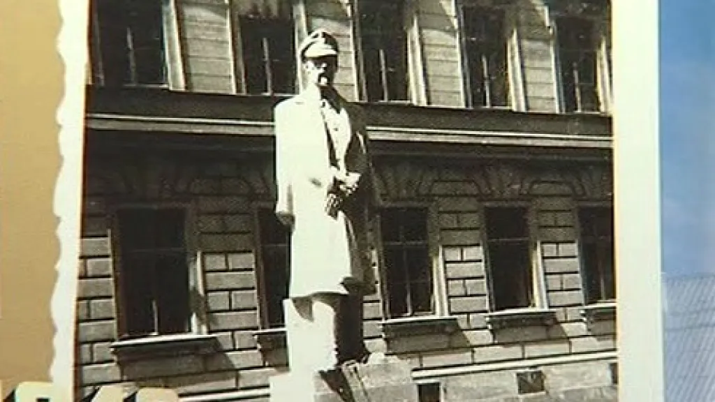 Fotografie původní sochy TGM