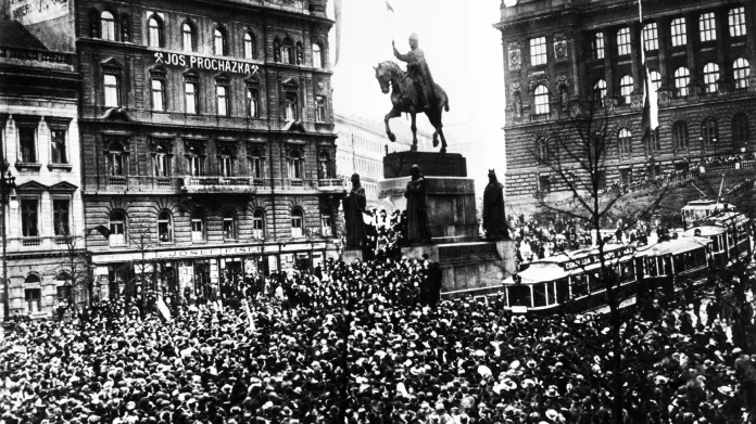 Jedna z nejznámějších fotografií revoluce 28. října 1918