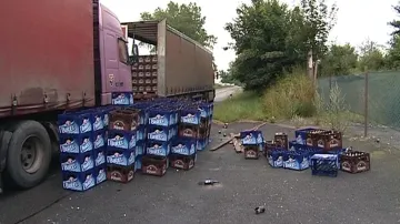 Nehoda kamionu s pivem