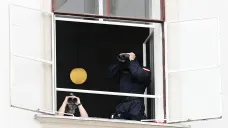 Policisté monitorují situaci před příjezdem Vladimira Putina do Vídně v roce 2014