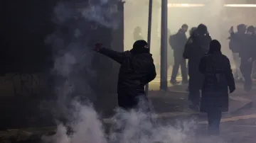 Zásah policie proti demonstrujícím