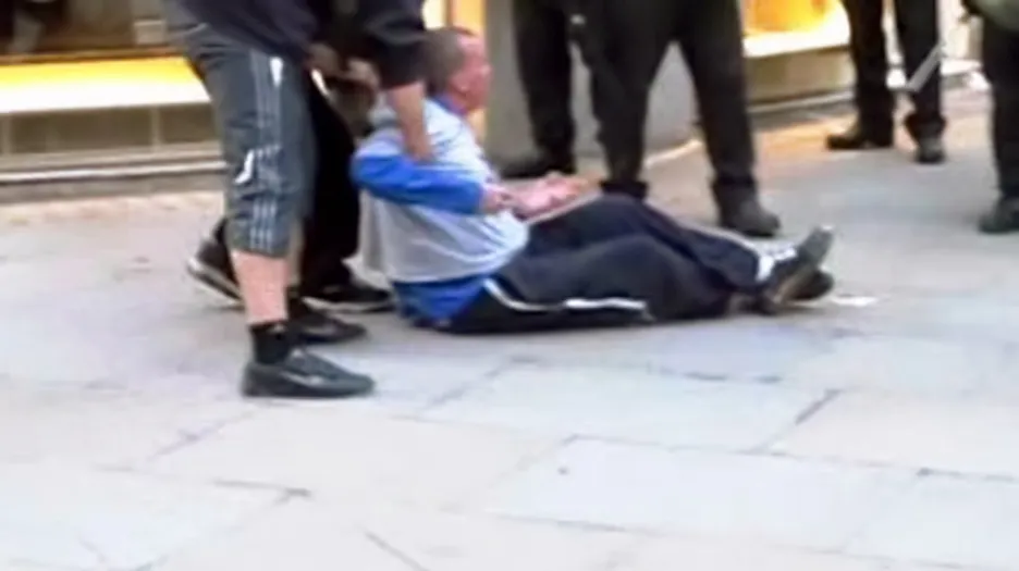 Ian Tomlinson po napadení britskou policií