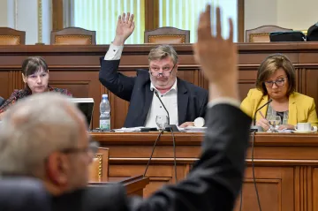 Sněmovní výbor doporučil schválit rozpočet v prvním čtení. U daňového balíčku podpořil změny
