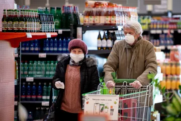 Noste roušky dál, vyzývá Prymula. Některá vyjádření WHO jsou podle něj možná politicky motivovaná