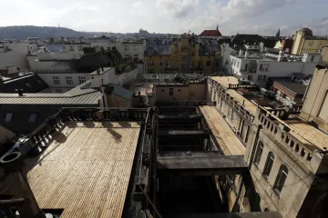 Střecha paláce Lucerna se změnila v palubu parníku. A zve návštěvníky