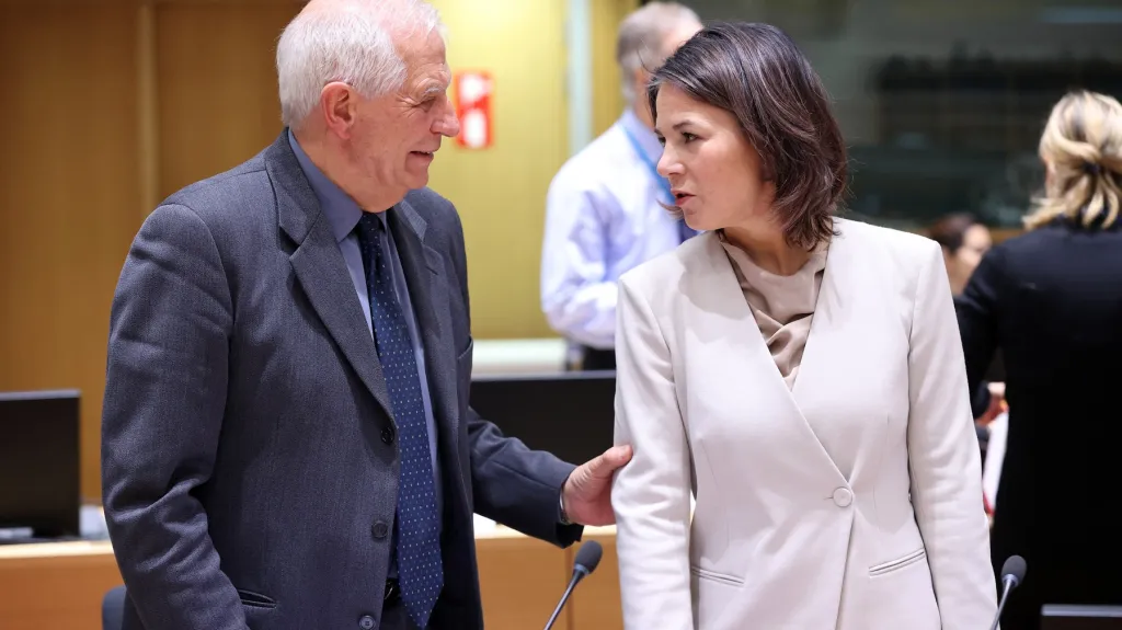 Šéf unijní diplomacie Josep Borrell s německou ministryní zahraničí  Annalenou Baerbockovou v Bruselu