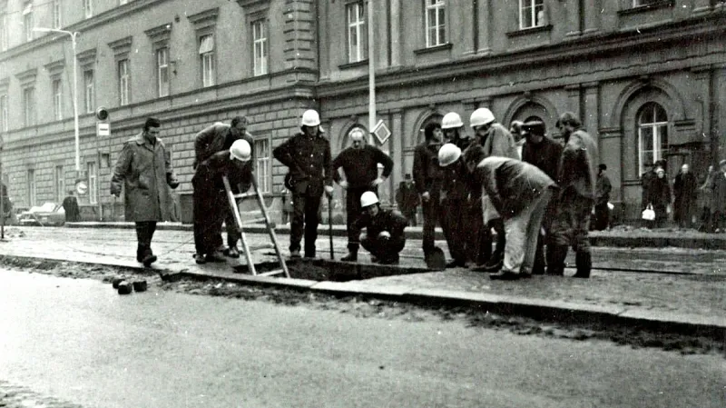 V Pekařské ulici se před 40 lety propadli pod zem dva lidé