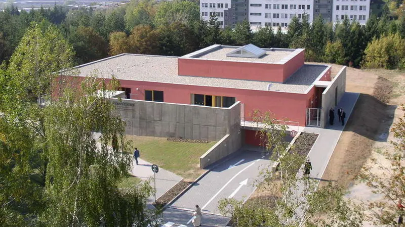 Mši v duchovním centru v neděli navštěvuje až 600 věřících