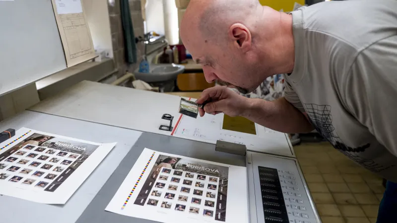 Nátisk limitované edice poštovních známek s portrétem Marty Kubišové