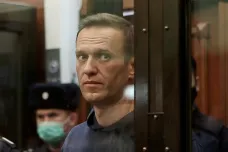 Navalného léčí jen infuzí, upozorňuje právník. Opozičník se přirovnal ke kostlivci