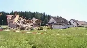 Rodinný dům po výbuchu