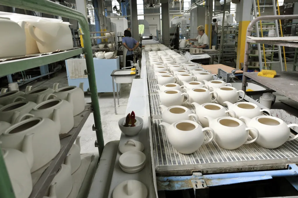 Zakázek přibývá zejména na trhu Evropské unie nebo ve Skandinávii. Dobře si výrobky porcelánky stojí i v bývalých zemích Sovětského svazu. Jako perspektivní se jeví i egyptský trh, kam firma dodává zboží ve stále vyšších objemech i nových dekorech