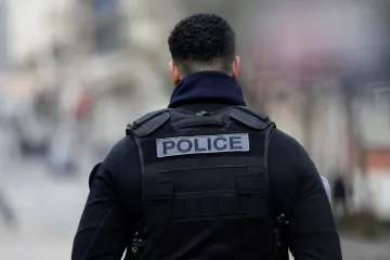 Policie ve Francii kvůli útokům na věznice zadržela 25 lidí