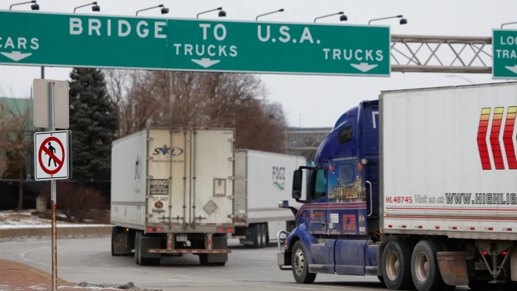 Kamiony na cestě z Kanady do USA