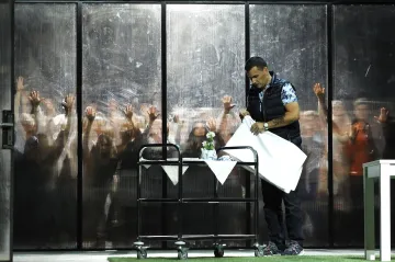 Recenze: Fidelio jako bezzubé divadélko. Beethovena zachraňují pěvci