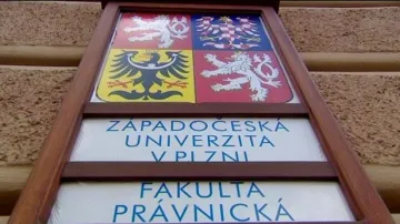 Plzeňská práva dostala akreditaci do roku 2017
