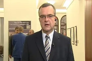 Snížení daní pro chudší prošlo i přes odpor Tlustého a opozice