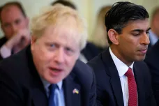 Johnson nebude usilovat o úřad premiéra, největší šanci má tak Sunak