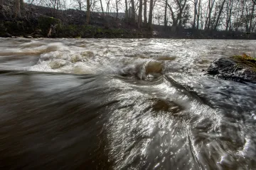 Druhý stupeň ráno hlásilo Labe a Ohře, velká voda už ale opadá