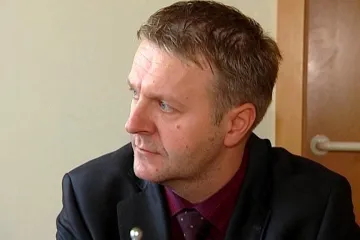 Za ošetření vybraných pacientů sliboval odměny, kraj ho ale neodvolá