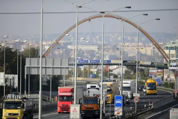 Přetížené dálnice? Přes Barrandovský most jezdí více aut než po kterékoli z nich