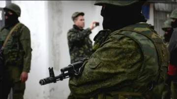 Události: Civilisti na Krymu poprvé pod palbou