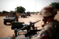 Francie stáhne ze Sahelu téměř polovinu svých vojáků, oznámil Macron