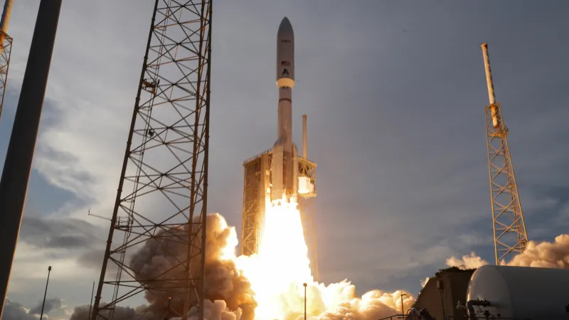 Start rakety Atlas V z floridského kosmodromu Cape Canaveral