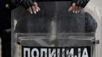 Příslušnice srbské policie, archivní snímek