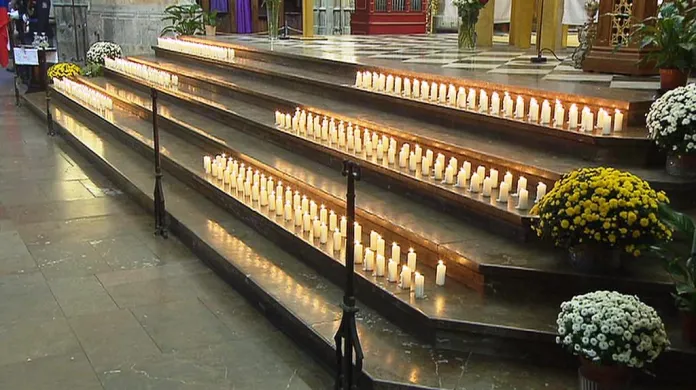 294 svící v katedrále sv. Víta za oběti heydrichiády