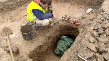 Archeologové při průzkumu v Kašperských Horách