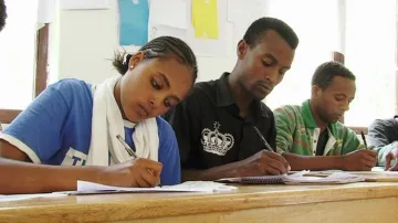 Studenti v africké škole