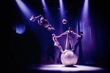 Nový cirkus zaplnil Letní Letnou. Vrací se švédské Pletení míru, premiéru má český NonSen(s)