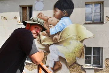 Festival Wallz proměňuje v Plzni velkoplošným street artem dva tisíce metrů čtverečních