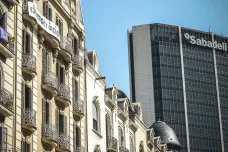 Jedna z největších španělských bank přestěhuje sídlo z Katalánska. Další to zvažují