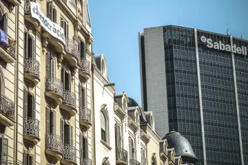 Jedna z největších španělských bank přestěhuje sídlo z Katalánska. Další to zvažují