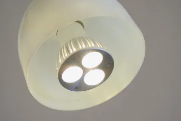 Energie příští rok zdraží podle ministra průmyslu nejvýše o pár procent. Opozice čeká větší skok