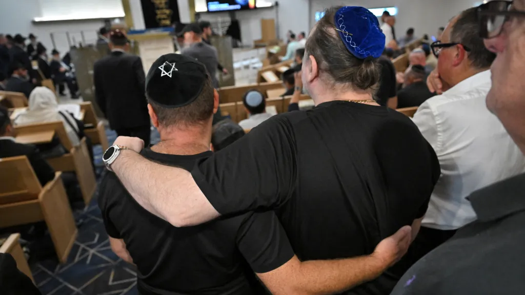 Pohřeb rabína Eliho Schlangera, jedné z obětí teroristického útoku v Sydney