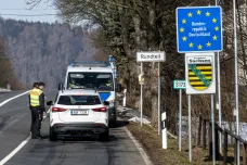Pandemie ve světě: Německo prodloužilo kontroly na hranicích, Slováci nesmějí cestovat