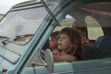 Broskve, nebo solární panely? Zlatého medvěda zaujalo drama v Alcarràs