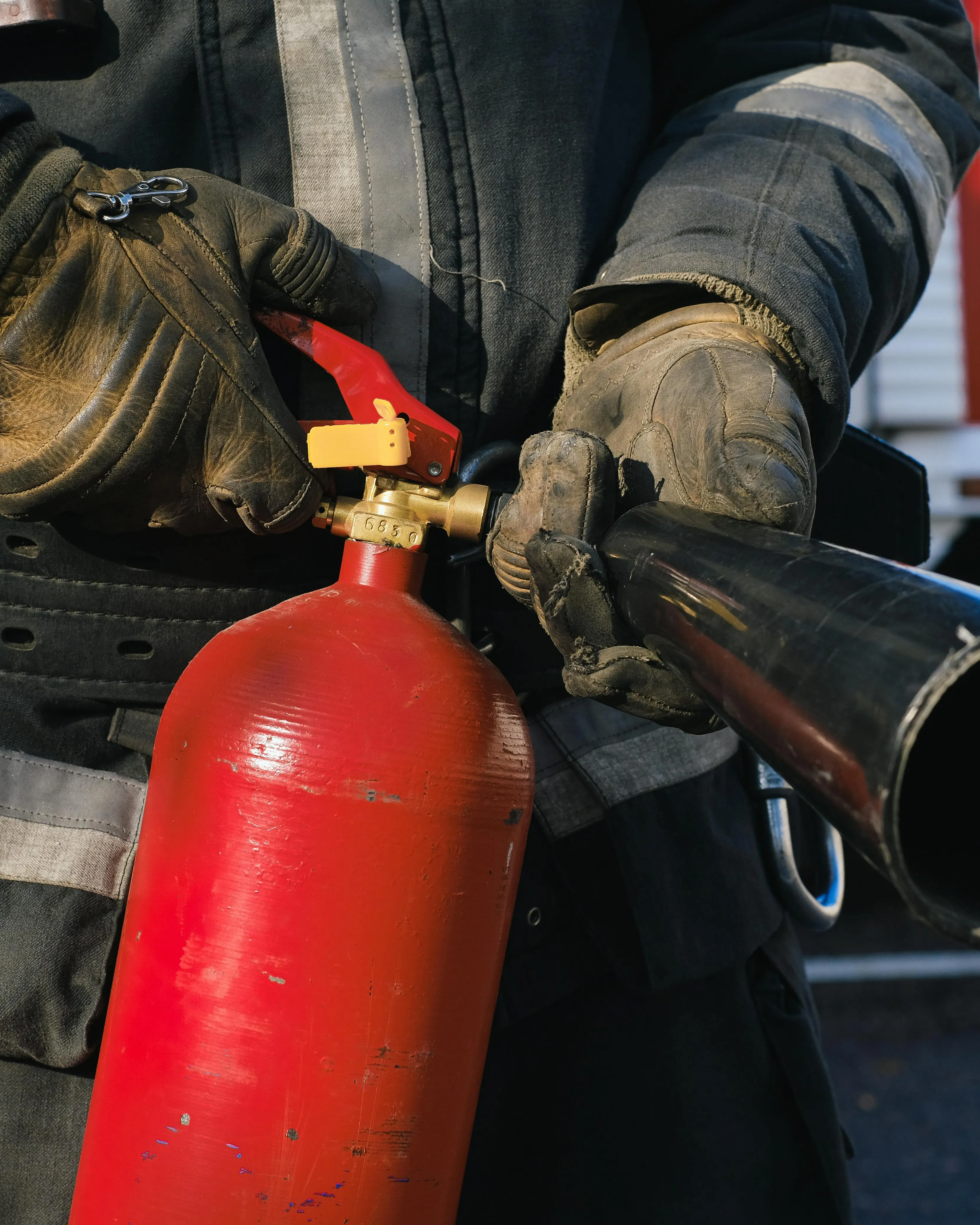 Po tragickém požáru restaurace v Mostě přišly kontroly. Hasiči prověřují řadu kritérií