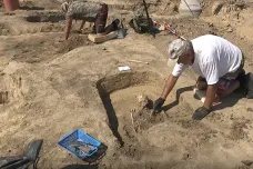 Nález hrobů v Nikolčicích zpozdí přípravu na stavbu rodinných domů