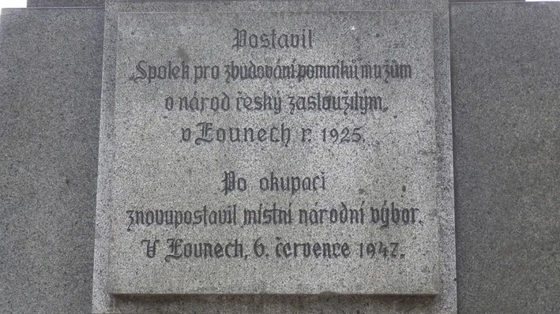 Z pomníku mistra Jana Husa v Lounech