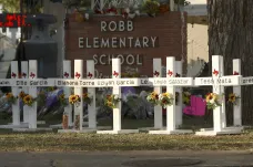 Velitel školní policie v texaském Uvalde v reakci na kritiku po masakru odstoupí z městské rady