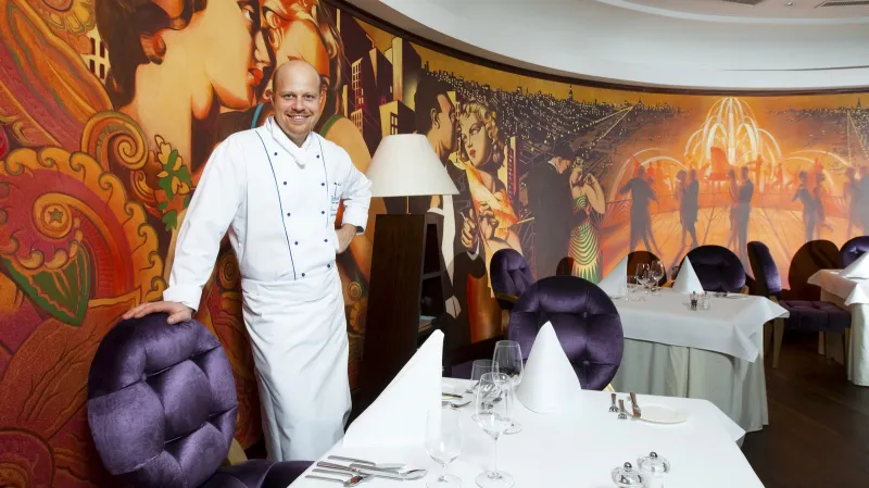 Roman Paulus ve své restauraci Alcron