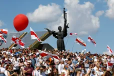 Absence protiruských nálad i hospodářská zátěž. Politolog jmenuje důvody, proč Moskva nezasáhne v Bělorusku